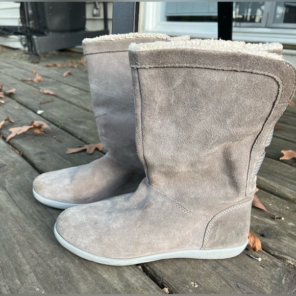 Gray Suede Croc Boots Girls Size 5 Crocs Sherpa Fleece Lining Fall Winter Boots - Picture 5 of 14